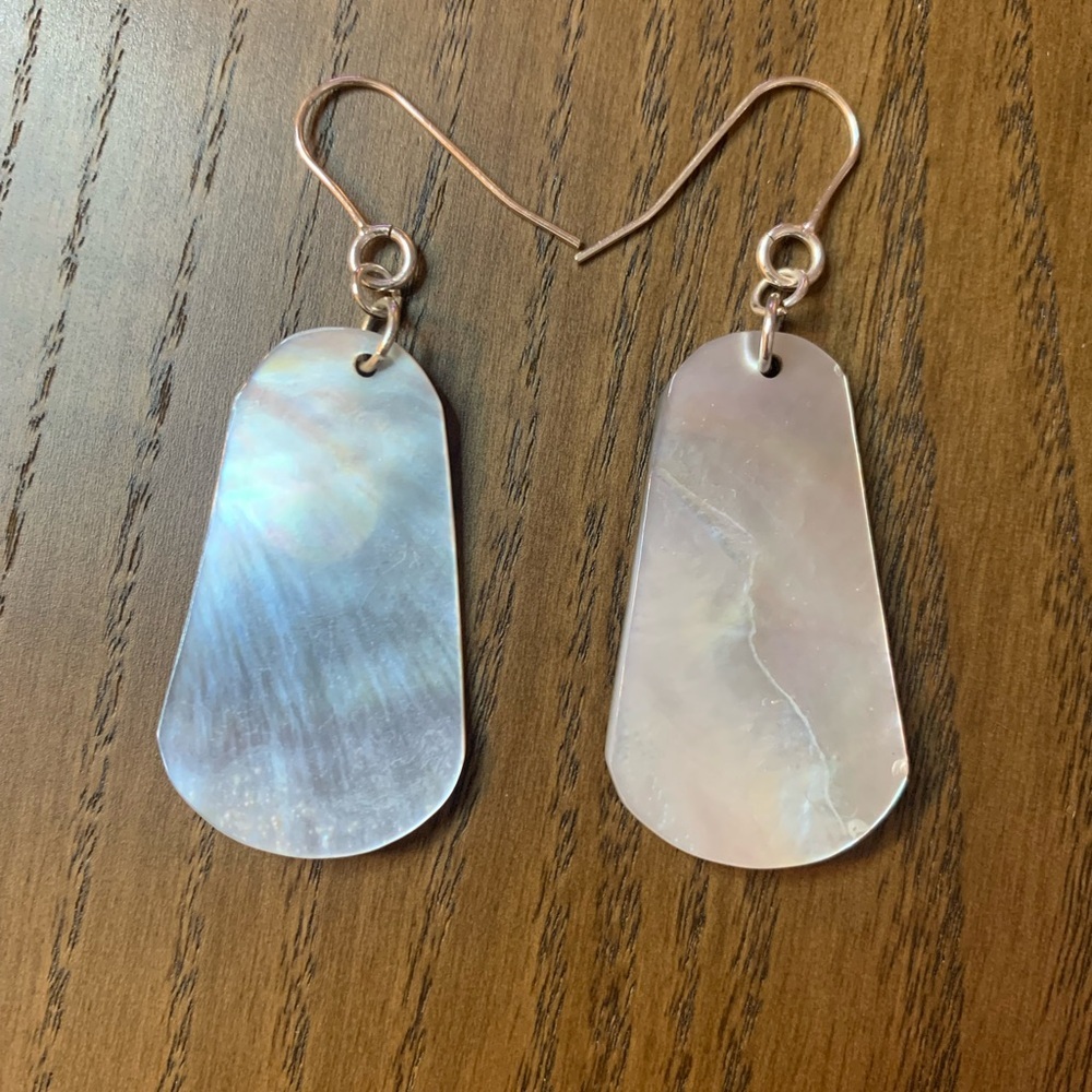NWOT SEASHELL EARRINGS - Picture 2 of 2